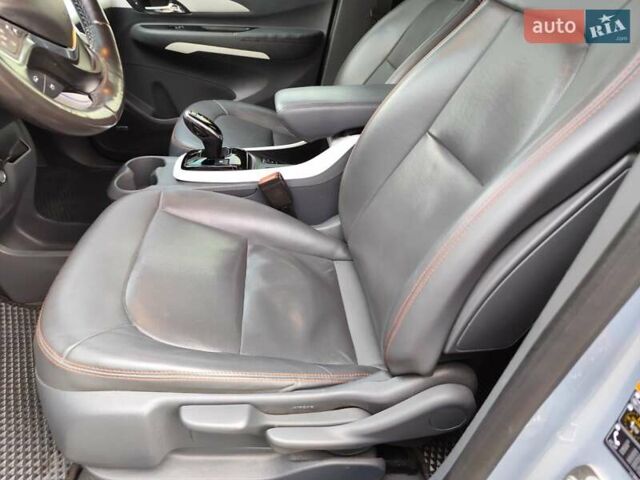 Серый Шевроле Bolt EV, объемом двигателя 0 л и пробегом 110 тыс. км за 14444 $, фото 47 на Automoto.ua