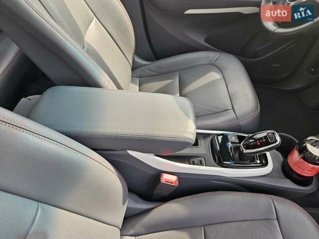 Серый Шевроле Bolt EV, объемом двигателя 0 л и пробегом 40 тыс. км за 18700 $, фото 25 на Automoto.ua