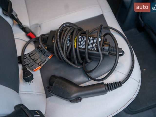 Серый Шевроле Bolt EV, объемом двигателя 0 л и пробегом 203 тыс. км за 13900 $, фото 27 на Automoto.ua