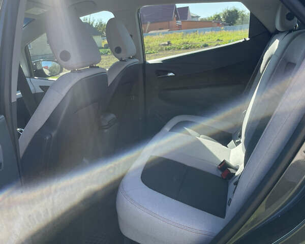 Серый Шевроле Bolt EV, объемом двигателя 0 л и пробегом 99 тыс. км за 16300 $, фото 12 на Automoto.ua