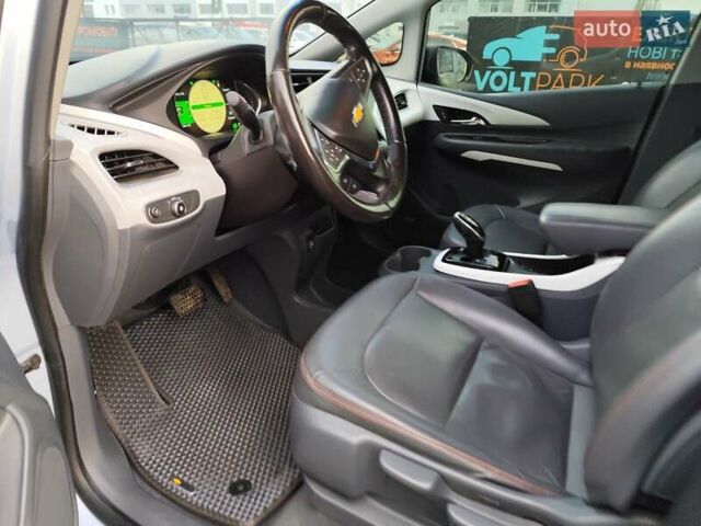 Серый Шевроле Bolt EV, объемом двигателя 0 л и пробегом 110 тыс. км за 14444 $, фото 50 на Automoto.ua
