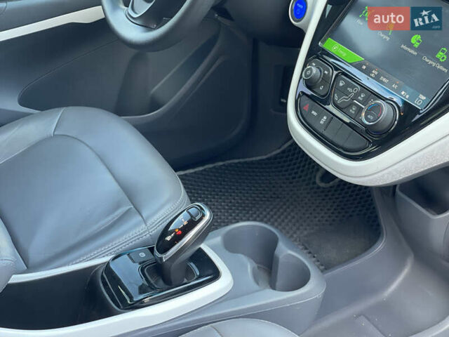 Серый Шевроле Bolt EV, объемом двигателя 0 л и пробегом 188 тыс. км за 14500 $, фото 32 на Automoto.ua