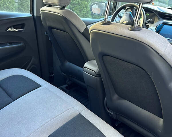 Сірий Шевроле Bolt EV, об'ємом двигуна 0 л та пробігом 50 тис. км за 15100 $, фото 4 на Automoto.ua