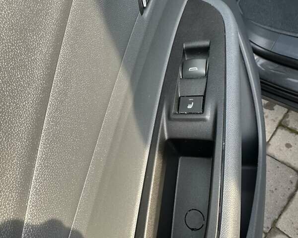 Серый Шевроле Bolt EV, объемом двигателя 0 л и пробегом 86 тыс. км за 13350 $, фото 24 на Automoto.ua