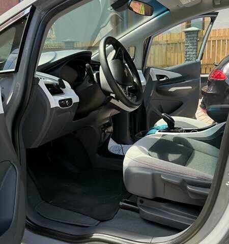 Серый Шевроле Bolt EV, объемом двигателя 0 л и пробегом 91 тыс. км за 14999 $, фото 11 на Automoto.ua