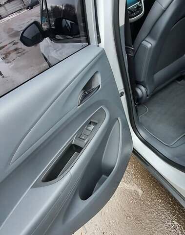 Серый Шевроле Bolt EV, объемом двигателя 0 л и пробегом 62 тыс. км за 15990 $, фото 7 на Automoto.ua