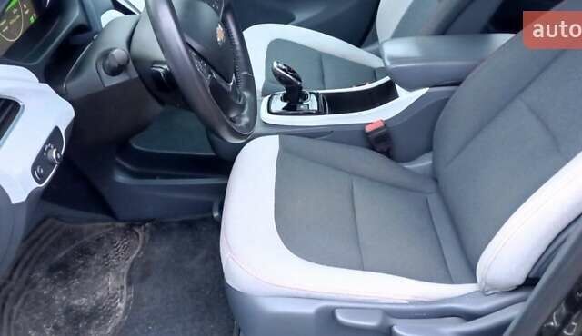 Серый Шевроле Bolt EV, объемом двигателя 0 л и пробегом 97 тыс. км за 12850 $, фото 18 на Automoto.ua