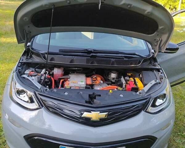 Серый Шевроле Bolt EV, объемом двигателя 0 л и пробегом 68 тыс. км за 15300 $, фото 28 на Automoto.ua