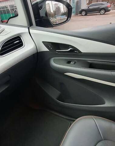 Серый Шевроле Bolt EV, объемом двигателя 0 л и пробегом 62 тыс. км за 15990 $, фото 11 на Automoto.ua