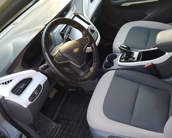 Серый Шевроле Bolt EV, объемом двигателя 0 л и пробегом 68 тыс. км за 15300 $, фото 16 на Automoto.ua
