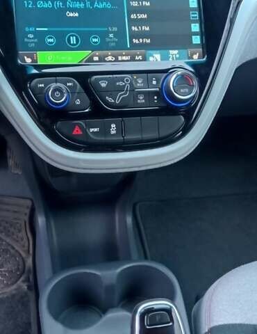 Серый Шевроле Bolt EV, объемом двигателя 0 л и пробегом 97 тыс. км за 12850 $, фото 5 на Automoto.ua