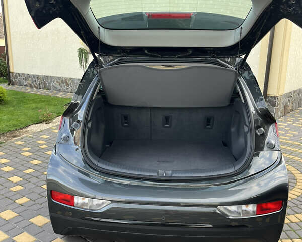 Серый Шевроле Bolt EV, объемом двигателя 0 л и пробегом 54 тыс. км за 16000 $, фото 15 на Automoto.ua