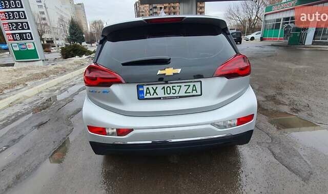 Серый Шевроле Bolt EV, объемом двигателя 0 л и пробегом 62 тыс. км за 15990 $, фото 4 на Automoto.ua