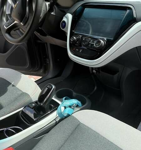 Серый Шевроле Bolt EV, объемом двигателя 0 л и пробегом 91 тыс. км за 14999 $, фото 2 на Automoto.ua