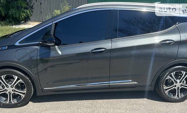 Серый Шевроле Bolt EV, объемом двигателя 0 л и пробегом 60 тыс. км за 18500 $, фото 2 на Automoto.ua
