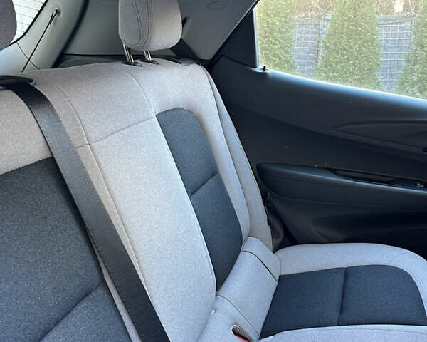 Сірий Шевроле Bolt EV, об'ємом двигуна 0 л та пробігом 50 тис. км за 15100 $, фото 5 на Automoto.ua