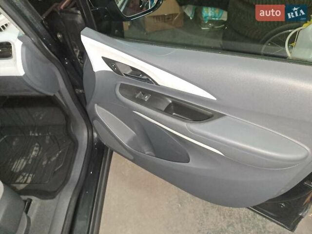 Серый Шевроле Bolt EV, объемом двигателя 0 л и пробегом 15 тыс. км за 17600 $, фото 10 на Automoto.ua
