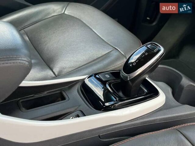 Серый Шевроле Bolt EV, объемом двигателя 0 л и пробегом 98 тыс. км за 15490 $, фото 16 на Automoto.ua