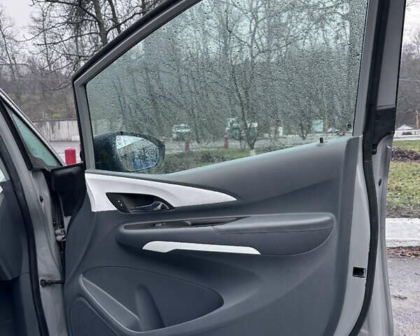 Сірий Шевроле Bolt EV, об'ємом двигуна 0 л та пробігом 80 тис. км за 16000 $, фото 24 на Automoto.ua
