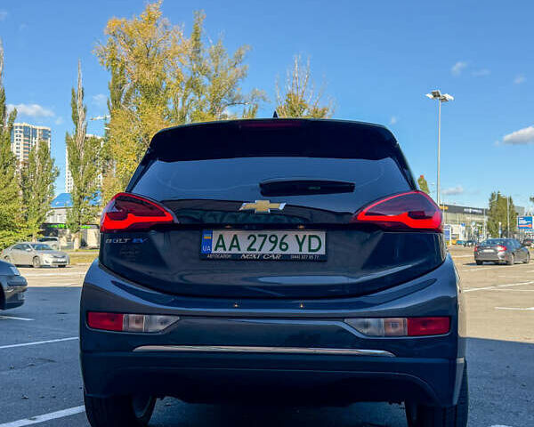 Серый Шевроле Bolt EV, объемом двигателя 0 л и пробегом 54 тыс. км за 18900 $, фото 5 на Automoto.ua
