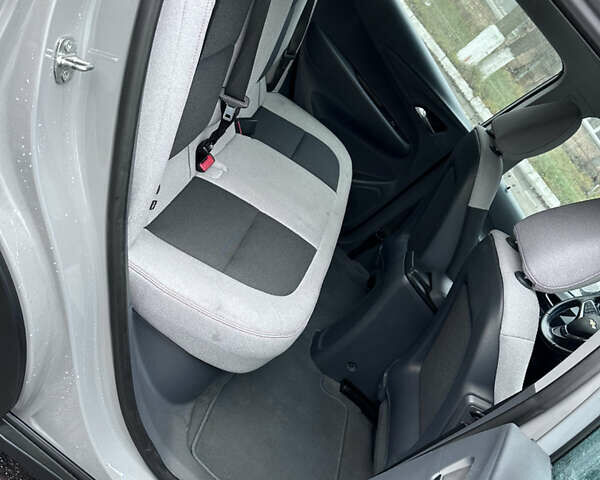 Сірий Шевроле Bolt EV, об'ємом двигуна 0 л та пробігом 80 тис. км за 16000 $, фото 23 на Automoto.ua