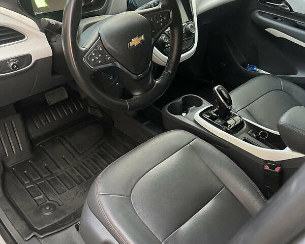 Серый Шевроле Bolt EV, объемом двигателя 0 л и пробегом 52 тыс. км за 17700 $, фото 4 на Automoto.ua