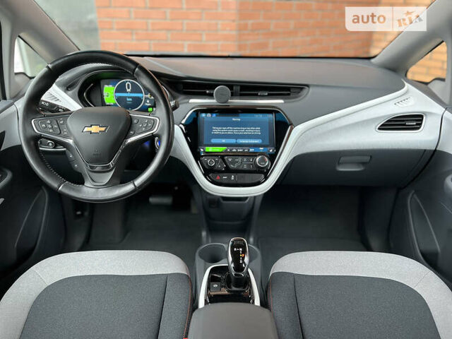 Сірий Шевроле Bolt EV, об'ємом двигуна 0 л та пробігом 30 тис. км за 23900 $, фото 31 на Automoto.ua