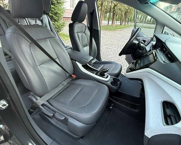 Серый Шевроле Bolt EV, объемом двигателя 0 л и пробегом 80 тыс. км за 17100 $, фото 13 на Automoto.ua