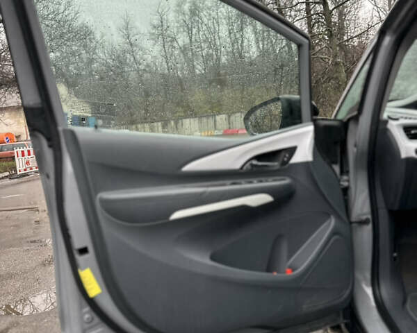 Сірий Шевроле Bolt EV, об'ємом двигуна 0 л та пробігом 80 тис. км за 16000 $, фото 8 на Automoto.ua