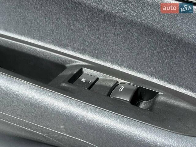 Серый Шевроле Bolt EV, объемом двигателя 0 л и пробегом 98 тыс. км за 15490 $, фото 28 на Automoto.ua