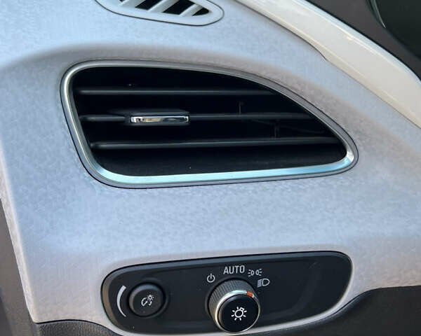 Серый Шевроле Bolt EV, объемом двигателя 0 л и пробегом 38 тыс. км за 16300 $, фото 37 на Automoto.ua