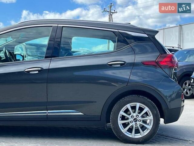 Серый Шевроле Bolt EV, объемом двигателя 0 л и пробегом 98 тыс. км за 15490 $, фото 4 на Automoto.ua