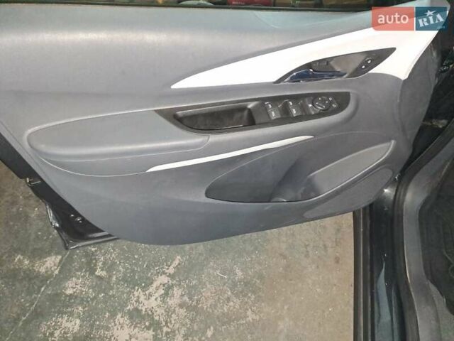 Серый Шевроле Bolt EV, объемом двигателя 0 л и пробегом 15 тыс. км за 17600 $, фото 6 на Automoto.ua