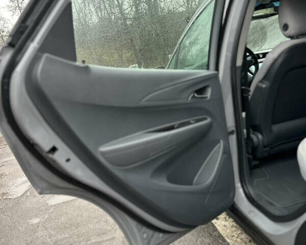 Сірий Шевроле Bolt EV, об'ємом двигуна 0 л та пробігом 80 тис. км за 16000 $, фото 19 на Automoto.ua