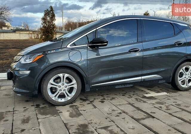 Серый Шевроле Bolt EV, объемом двигателя 0 л и пробегом 20 тыс. км за 15100 $, фото 92 на Automoto.ua