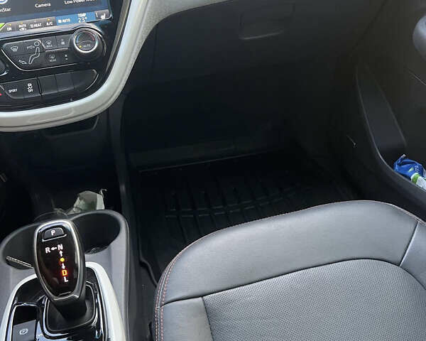 Серый Шевроле Bolt EV, объемом двигателя 0 л и пробегом 52 тыс. км за 17700 $, фото 5 на Automoto.ua