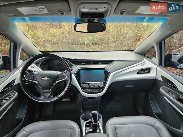 Серый Шевроле Bolt EV, объемом двигателя 0 л и пробегом 123 тыс. км за 14300 $, фото 14 на Automoto.ua