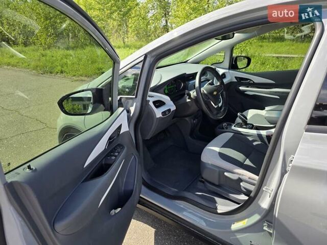 Серый Шевроле Bolt EV, объемом двигателя 0 л и пробегом 35 тыс. км за 16000 $, фото 10 на Automoto.ua