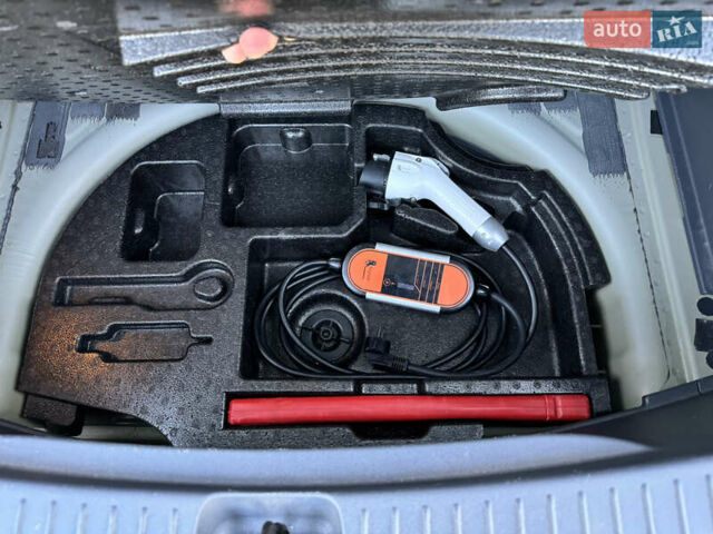 Серый Шевроле Bolt EV, объемом двигателя 0 л и пробегом 64 тыс. км за 16000 $, фото 21 на Automoto.ua