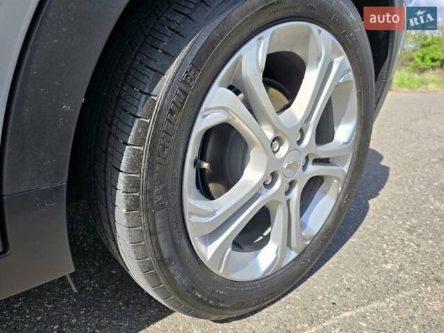 Серый Шевроле Bolt EV, объемом двигателя 0 л и пробегом 35 тыс. км за 16000 $, фото 4 на Automoto.ua