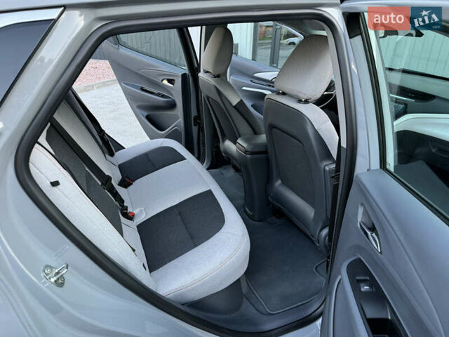 Серый Шевроле Bolt EV, объемом двигателя 0 л и пробегом 64 тыс. км за 16000 $, фото 18 на Automoto.ua