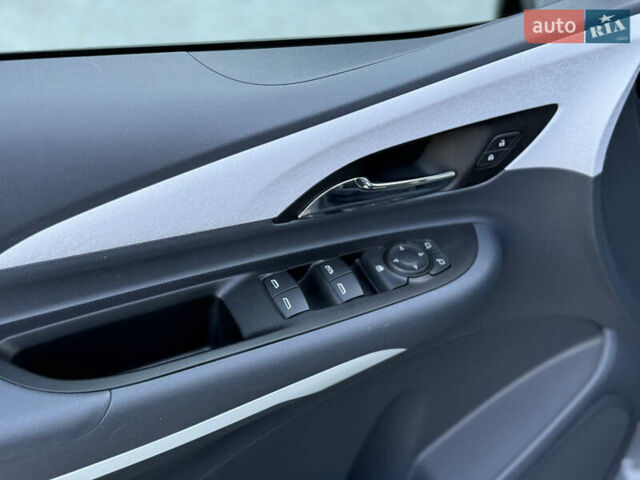 Серый Шевроле Bolt EV, объемом двигателя 0 л и пробегом 64 тыс. км за 16000 $, фото 10 на Automoto.ua