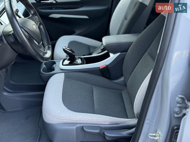 Серый Шевроле Bolt EV, объемом двигателя 0 л и пробегом 64 тыс. км за 16000 $, фото 11 на Automoto.ua
