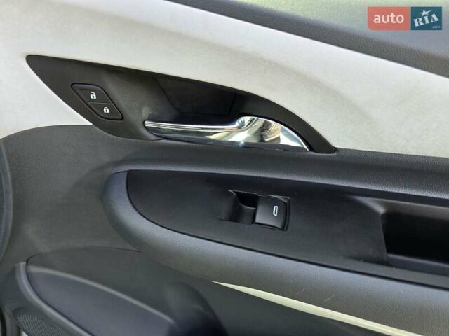 Серый Шевроле Bolt EV, объемом двигателя 0 л и пробегом 35 тыс. км за 16000 $, фото 23 на Automoto.ua
