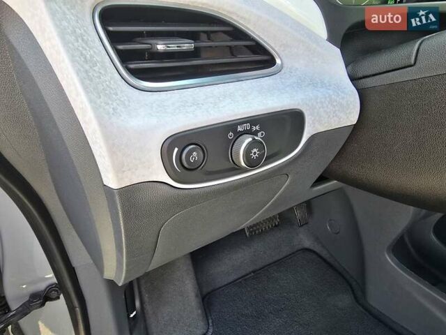 Серый Шевроле Bolt EV, объемом двигателя 0 л и пробегом 35 тыс. км за 16000 $, фото 14 на Automoto.ua