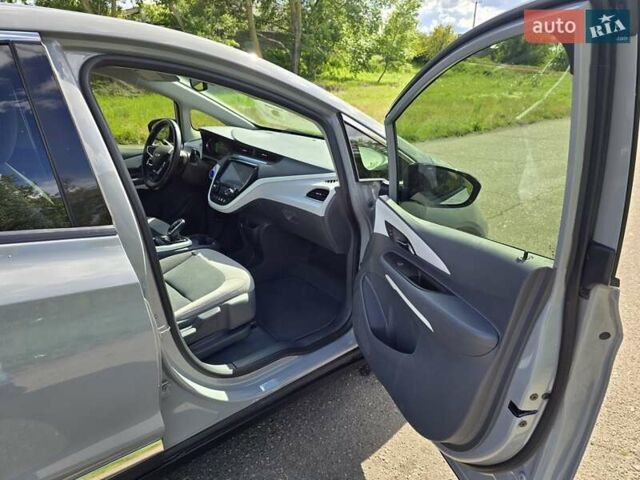 Серый Шевроле Bolt EV, объемом двигателя 0 л и пробегом 35 тыс. км за 16000 $, фото 15 на Automoto.ua