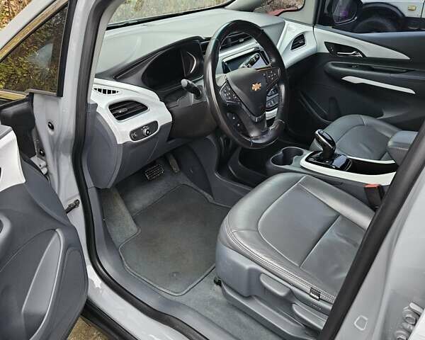 Серый Шевроле Bolt EV, объемом двигателя 0 л и пробегом 123 тыс. км за 14300 $, фото 13 на Automoto.ua