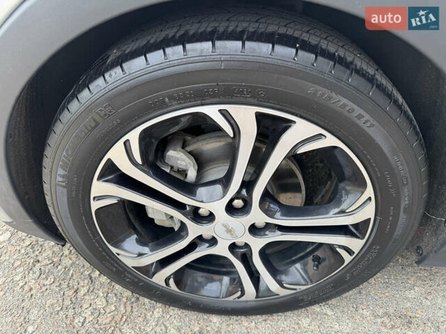 Серый Шевроле Bolt EV, объемом двигателя 0 л и пробегом 128 тыс. км за 14990 $, фото 14 на Automoto.ua