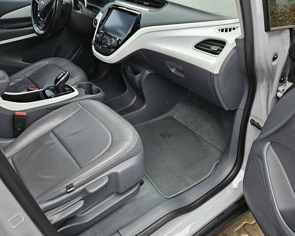 Серый Шевроле Bolt EV, объемом двигателя 0 л и пробегом 123 тыс. км за 14300 $, фото 20 на Automoto.ua