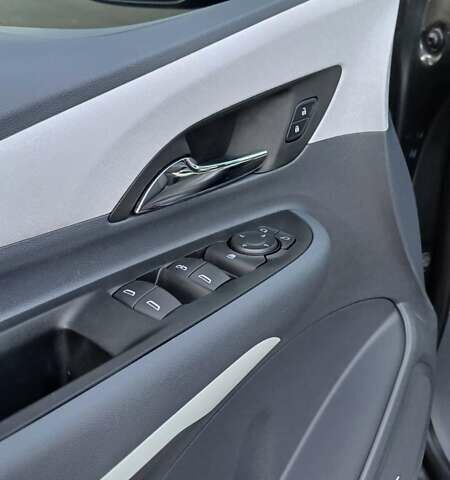 Серый Шевроле Bolt EV, объемом двигателя 0 л и пробегом 54 тыс. км за 16950 $, фото 24 на Automoto.ua